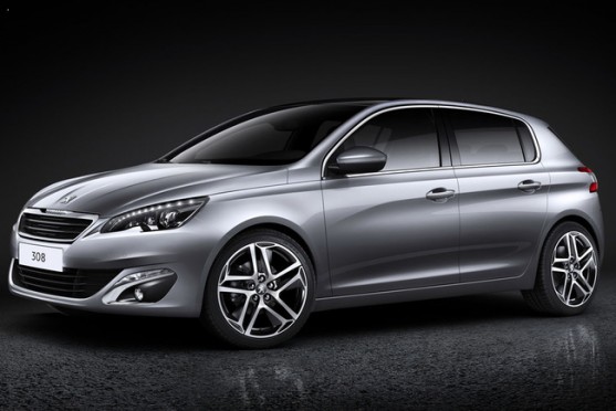 Новое шасси стало легче предшественника на 70 кг, а новый Peugeot 308 в сборе – на 140. Для автомобиля, позиционирующегося в классе компакт – это большой успех. При этом, в сравнении с Peugeot 308 нынешнего поколения, объем багажного отделения увеличился до 470 литров.